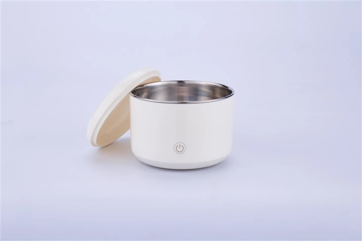 Ultrasonic cleaner for retainer